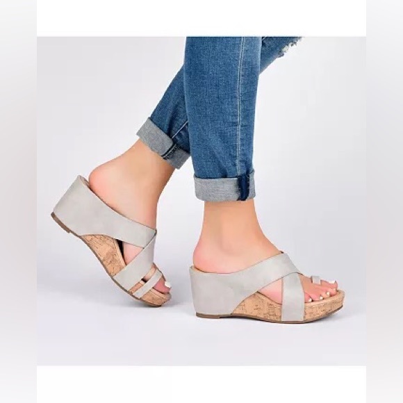 NWT Journee Collection Rayna Wedge Sandals in Stone, Size 8.5 - Picture 5 of 5